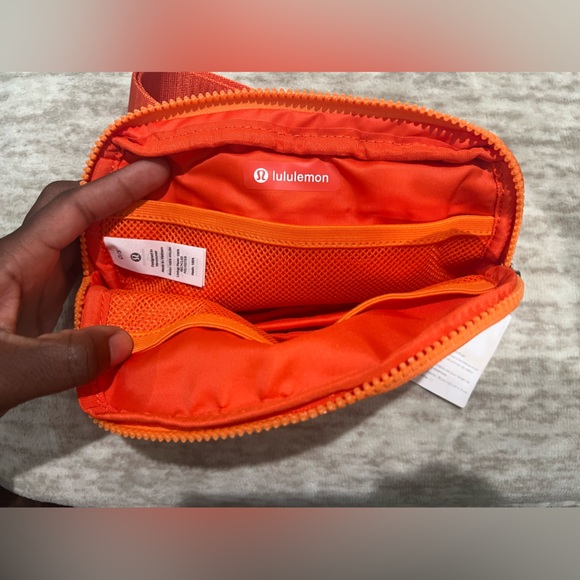 Lululemon Everywhere Belt Bag in Orange  1L - Picture 3 of 3